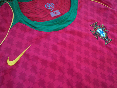 2004-2006 Portugal home shirt - Medium