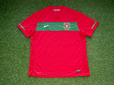 2010-2011 Portugal home shirt - Large