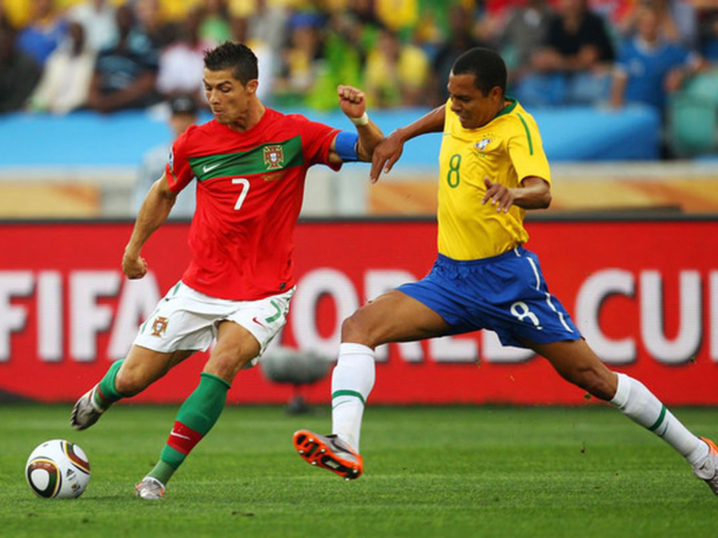 2010-2011 Portugal home shirt - Large