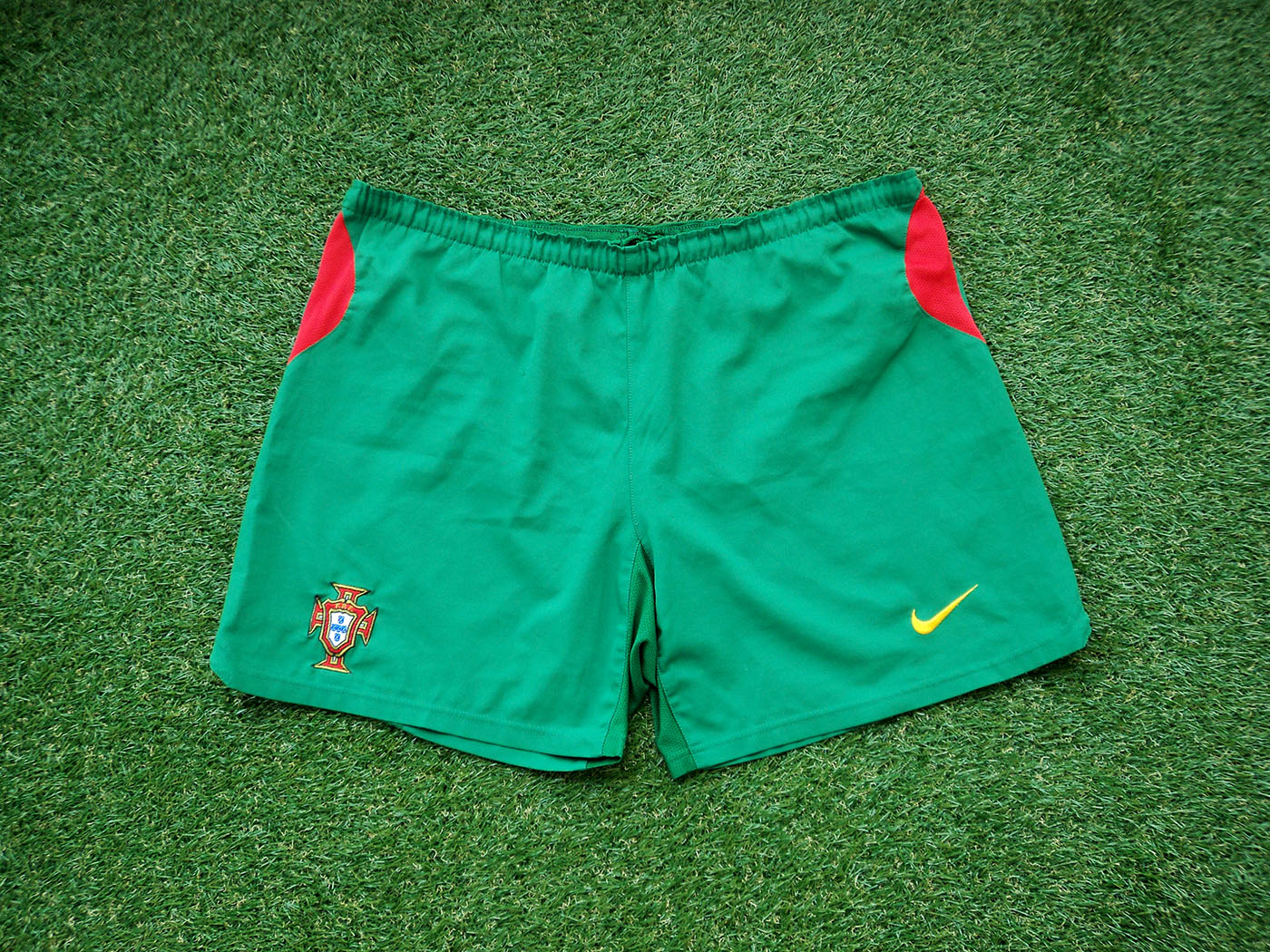 2004-2006 Portugal home shorts - Medium