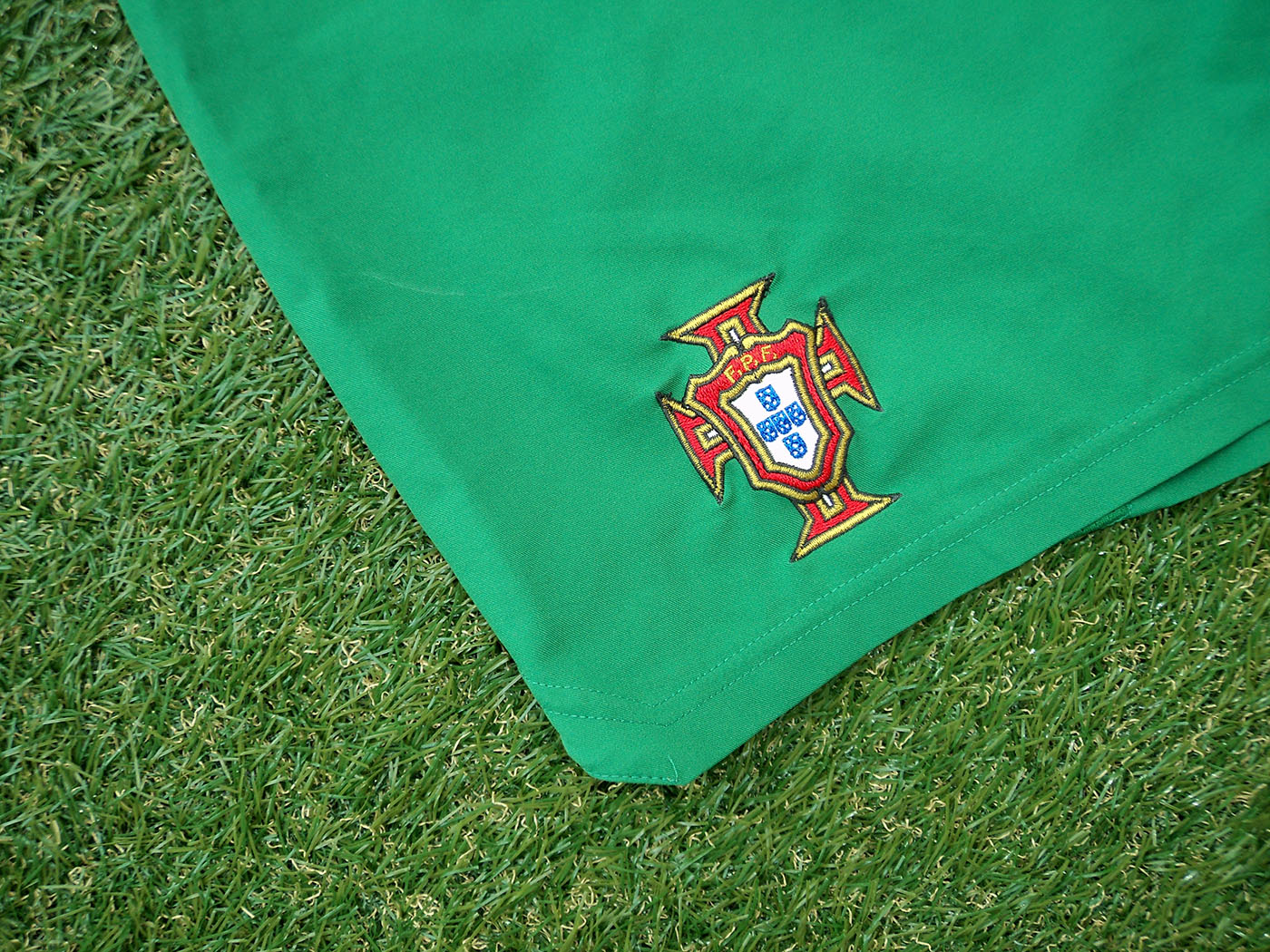 2004-2006 Portugal home shorts - Medium