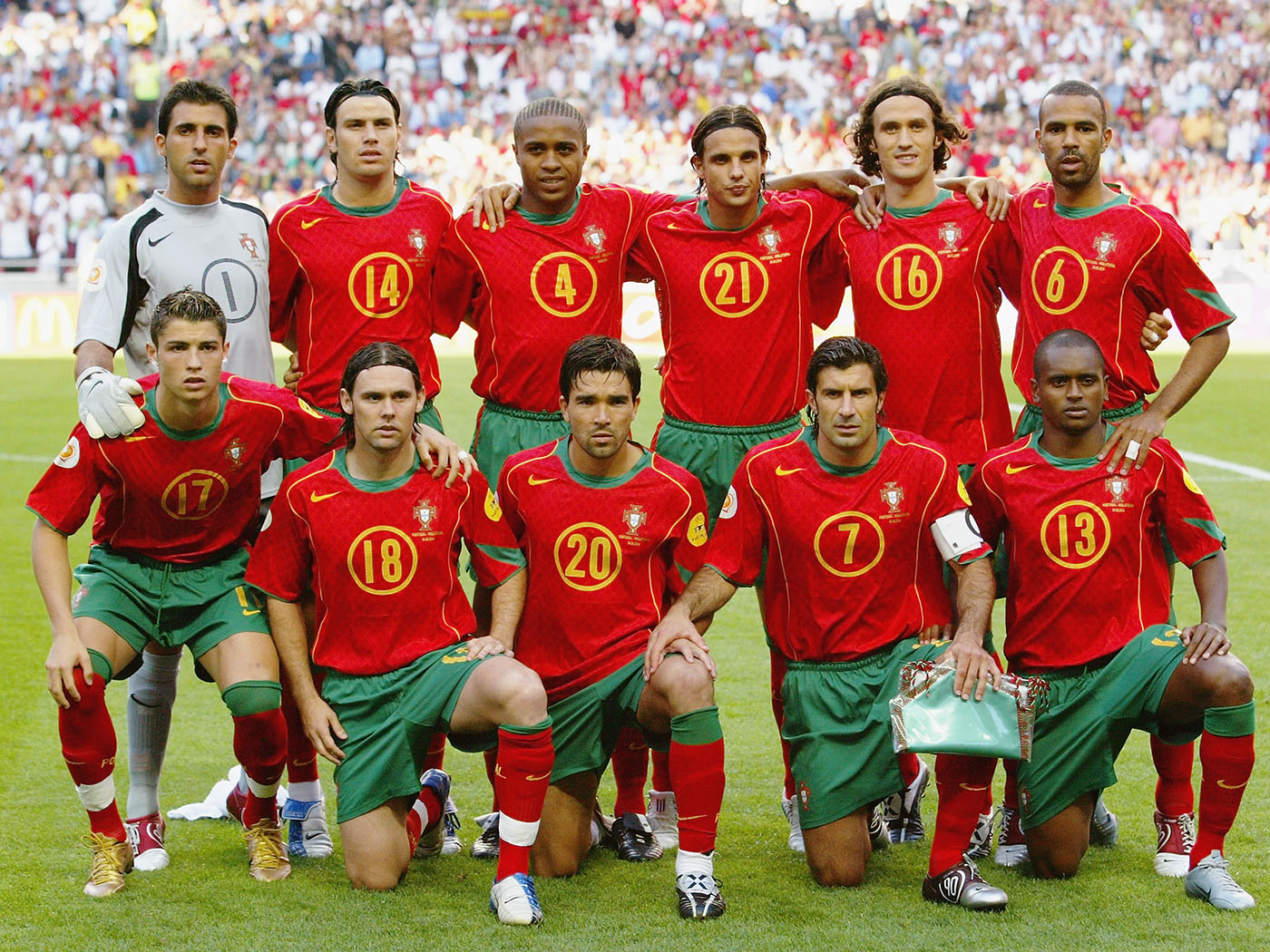 2004-2006 Portugal home shorts - Medium