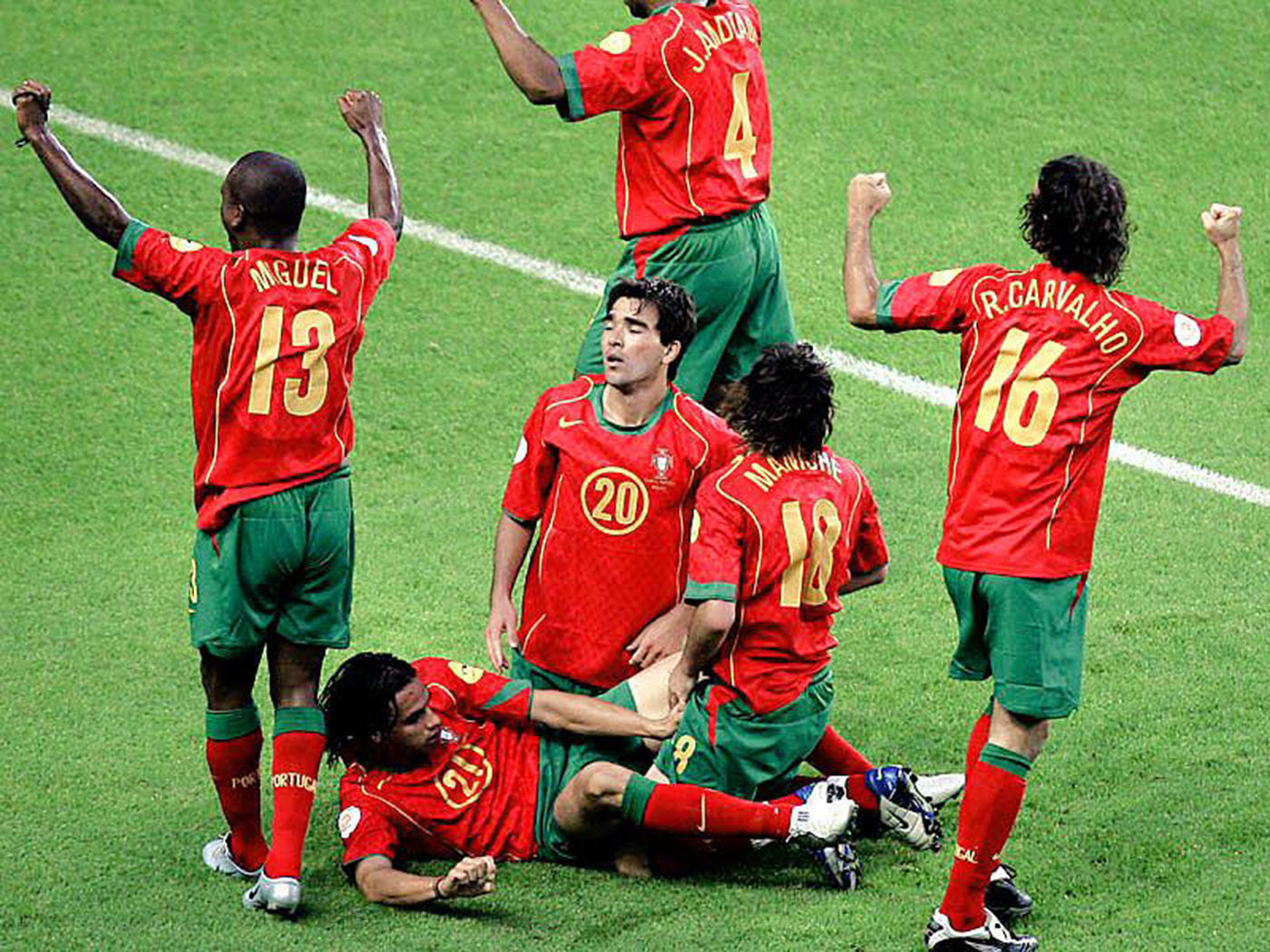 2004-2006 Portugal home shorts - Medium