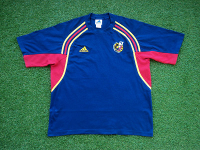 2000-2002 Spain training shirt - Large (44"-46")