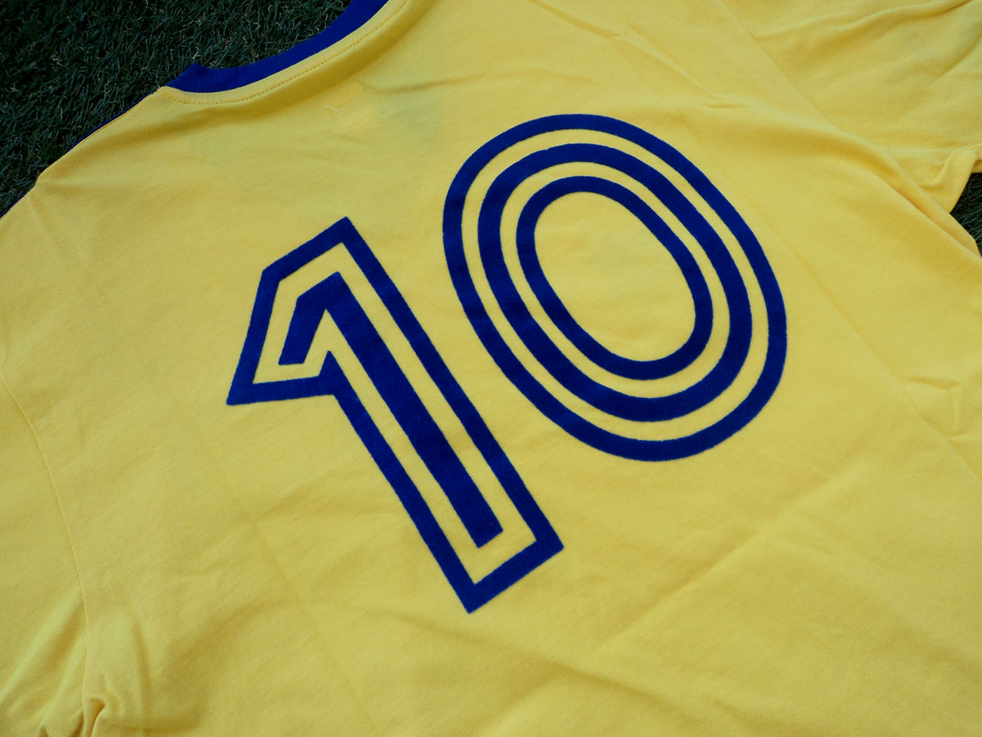 1974 Μουντιάλ Σουηδία Adidas Originals Επανέκδοση εντός έδρας φανέλα (2005) - Medium