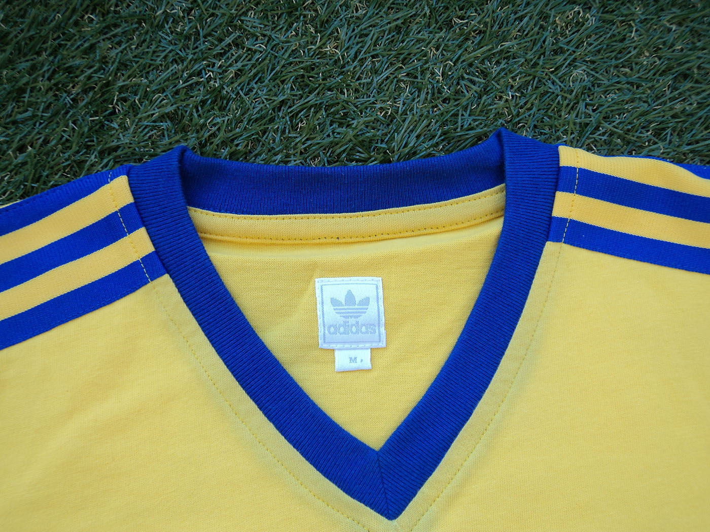1974 Μουντιάλ Σουηδία Adidas Originals Επανέκδοση εντός έδρας φανέλα (2005) - Medium