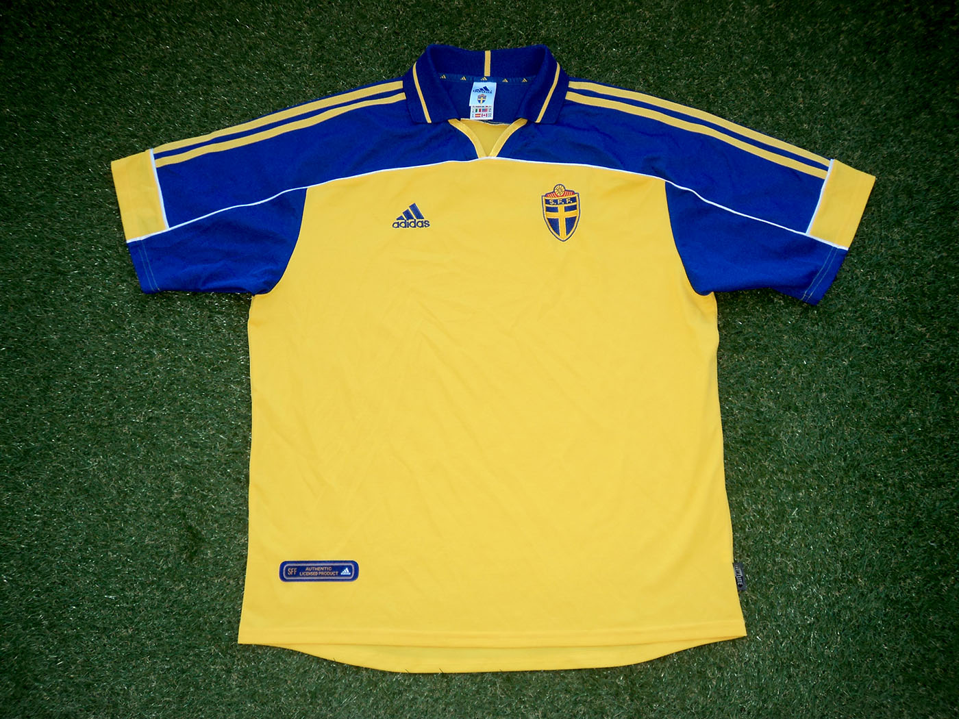 2000-2002 Sweden home shirt - XLarge (2)