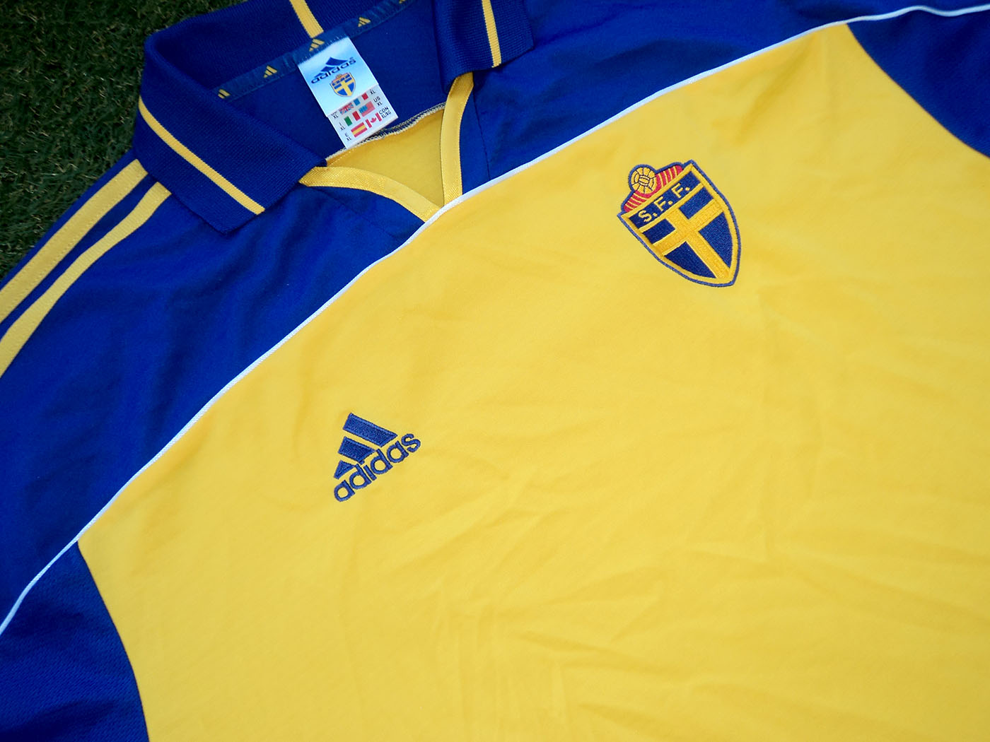 2000-2002 Sweden home shirt - XLarge (2)