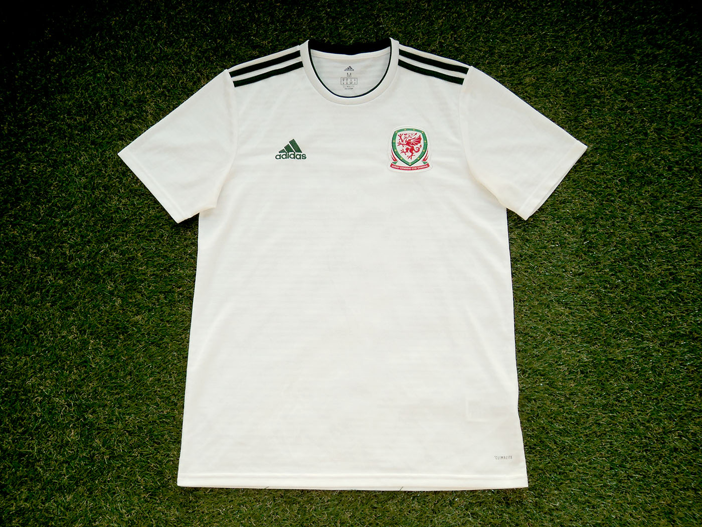 2018-2019 Wales away shirt - Medium