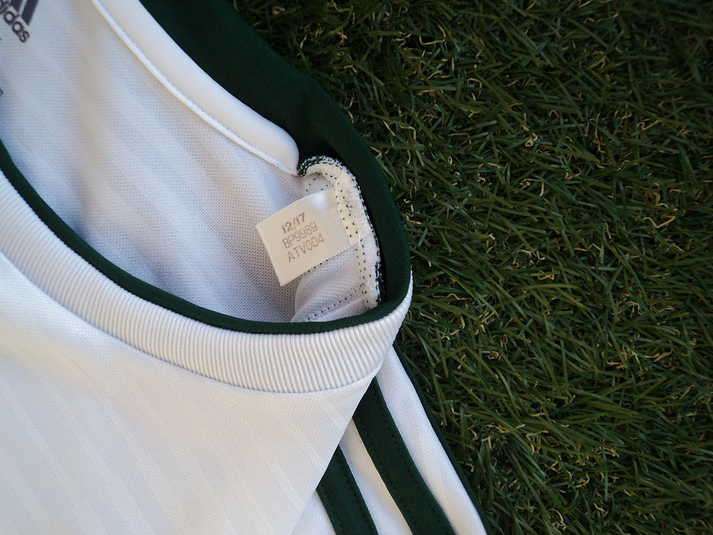 2018-2019 Wales away shirt - Medium