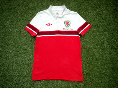 2011-2012 Wales polo shirt - Medium (Slim/tight fit)