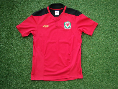 2011-2012 Wales training shirt - Small