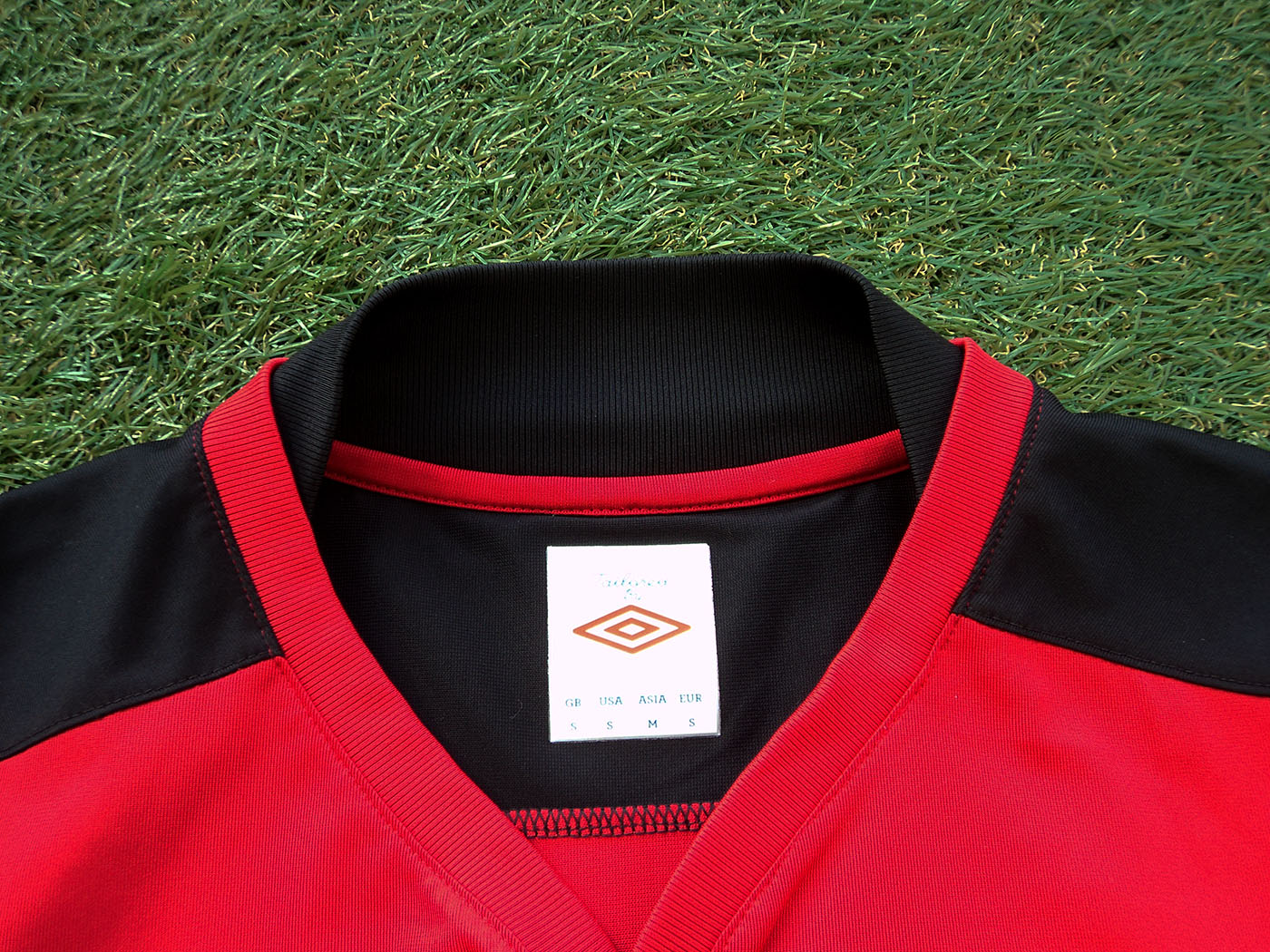 2011-2012 Wales training shirt - Small