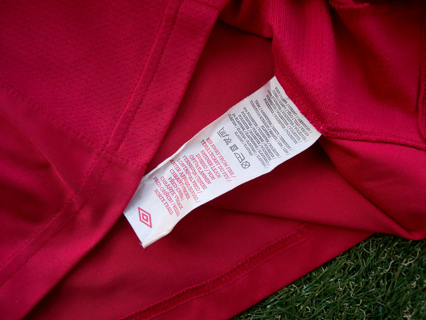 2011-2012 Wales training shirt - Small
