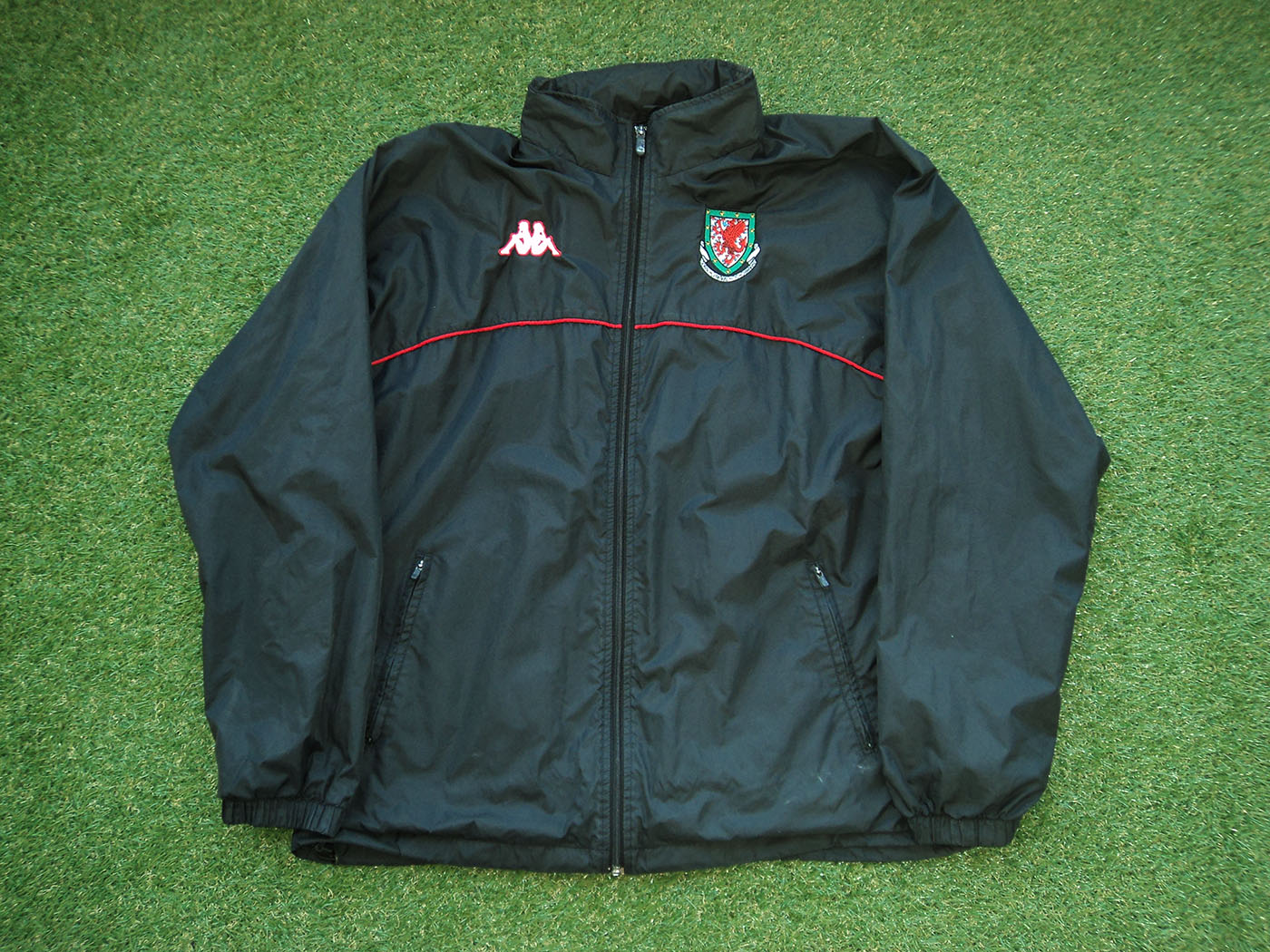 2003-2004 Wales training jacket - XLarge