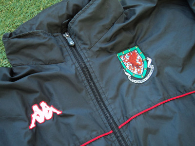 2003-2004 Wales training jacket - XLarge